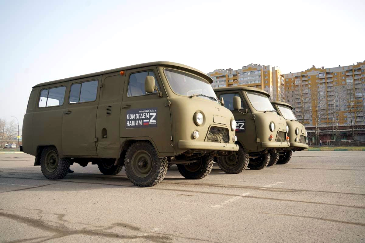 Еще три автомобиля передала Вологодская область в зону специальной военной операции.