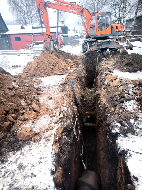 Отремонтировали водопровод в Лесотехникуме.