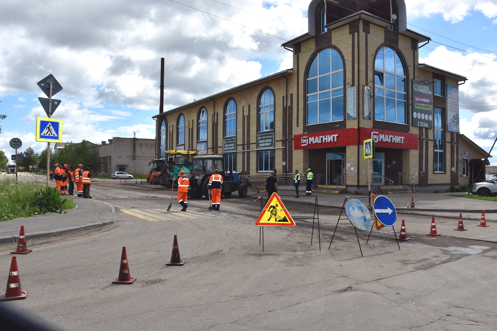 На Загородной приводим в порядок участок дороги.