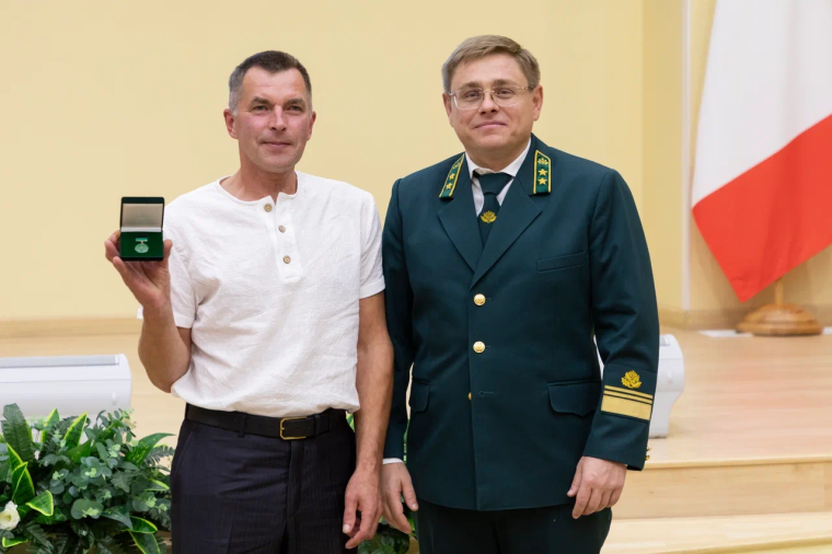 В преддверии Дня работников леса наградили лучших сотрудников лесной сферы округа. В преддверии Дня работников леса наградили лучших сотрудников лесной сферы округа.